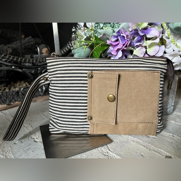Selina Vaughan Case IH Canvas Bag with Pocket